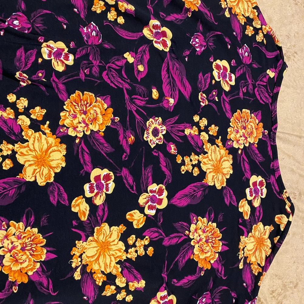 Women’s LuLaRoe top size 2x - Picture 9 of 9